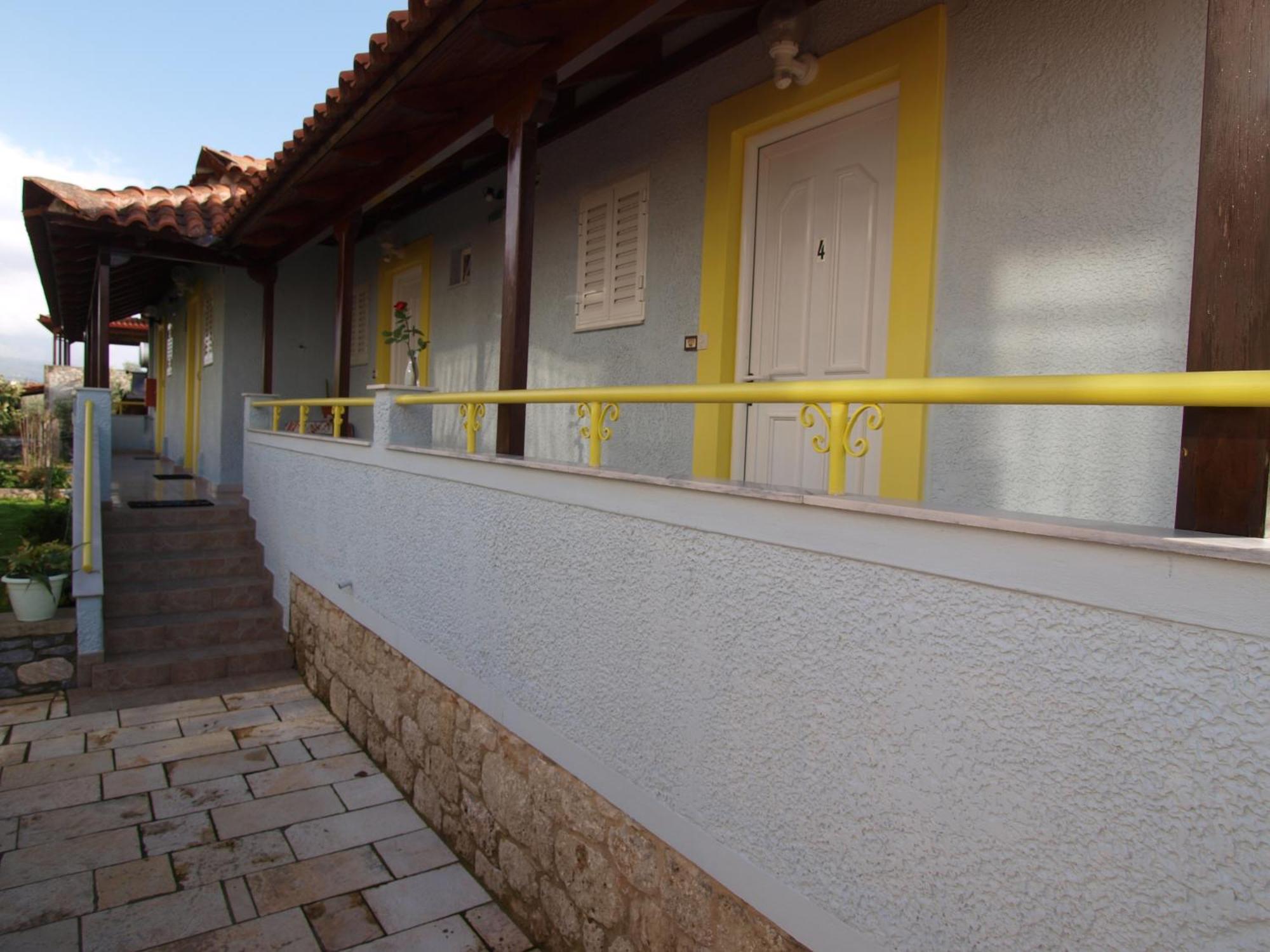 Elena Apartments Stoypa Stoupa Bagian luar foto